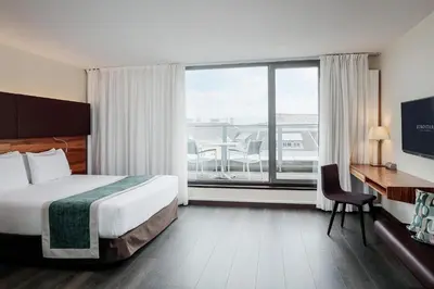 Ein Bett oder Betten in einem Zimmer der Unterkunft Eurostars Embassy