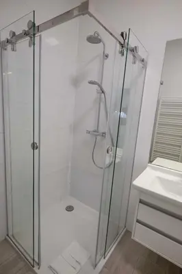Ein Badezimmer in der Unterkunft easy-flat Stumpergasse - Apartments near Mariahilfer Street and Metro