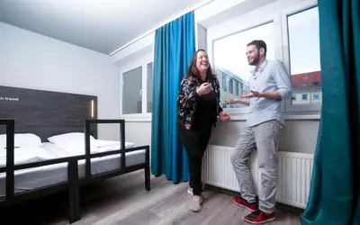 Ein Bett oder Betten in einem Zimmer der Unterkunft a&o Wien Stadthalle