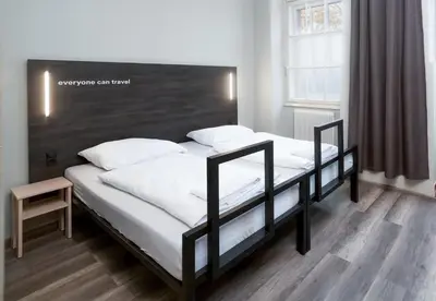 Ein Bett oder Betten in einem Zimmer der Unterkunft a&o Wien Stadthalle