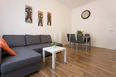 Ein Sitzbereich in der Unterkunft 16 C&J's apartment