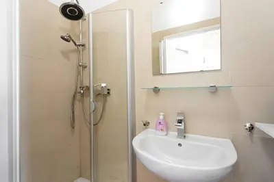 Ein Badezimmer in der Unterkunft 16 C&J's apartment