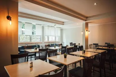 Ein Restaurant oder anderes Speiselokal in der Unterkunft Hotel Calmo
