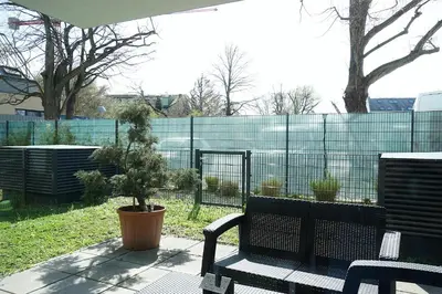 Ein Garten an der Unterkunft Modern Danube Apartment Vienna