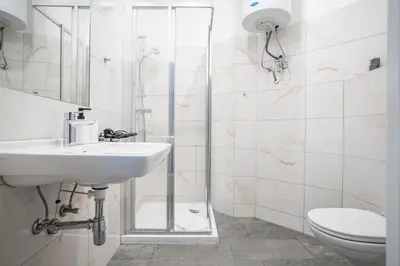 Ein Badezimmer in der Unterkunft Brand new luxury 2 bedroom apartment near augarten