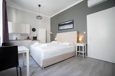 Ein Bett oder Betten in einem Zimmer der Unterkunft Bright ,cozy , central and cute studio in Vienna