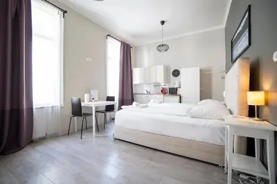 Ein Bett oder Betten in einem Zimmer der Unterkunft Bright ,cozy , central and cute studio in Vienna
