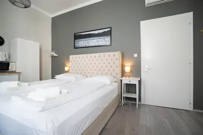 Ein Bett oder Betten in einem Zimmer der Unterkunft Bright ,cozy , central and cute studio in Vienna