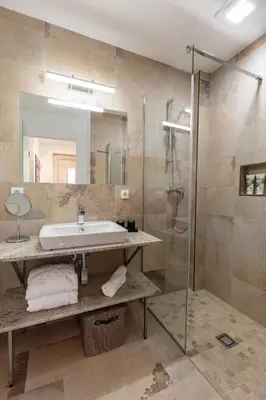 Ein Badezimmer in der Unterkunft Pannonia Appartements 2