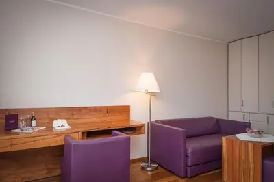 Ein Sitzbereich in der Unterkunft Pakat Suites