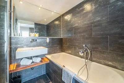 Ein Badezimmer in der Unterkunft Pakat Suites
