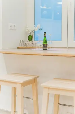 Getränke in der Unterkunft ZEUS Design Mini Apartment Erlach #10