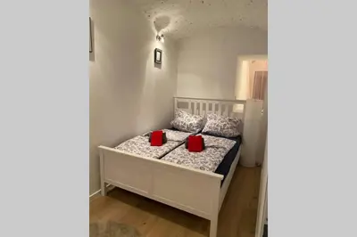 Ein Bett oder Betten in einem Zimmer der Unterkunft Atelier - Apartment with Garden