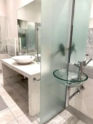 Ein Badezimmer in der Unterkunft Sisi Apartment 103 m2
