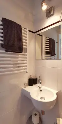 Ein Badezimmer in der Unterkunft Kardinal Studios
