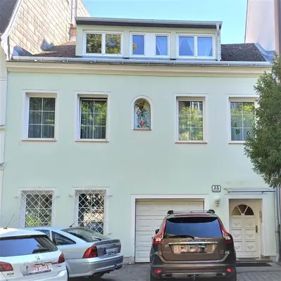 Das Gebäude in dem sich die Ferienwohnung befindet