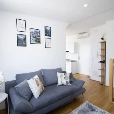 Sunny & Cozy Penthouse with Balcony l DG4'14
