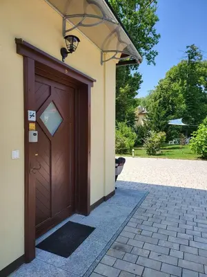 Das Gebäude in dem sich die Ferienwohnung befindet