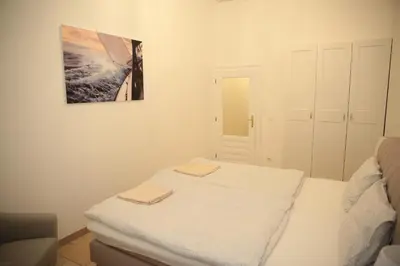 Ein Bett oder Betten in einem Zimmer der Unterkunft Heart of Vienna - City Apartment