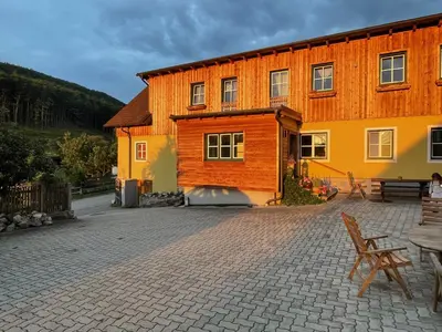 Das Gebäude in dem sich die Ferienwohnung befindet