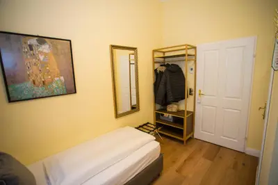 Ein Bett oder Betten in einem Zimmer der Unterkunft Private Comfort STEPHANSPLATZ - SELF CHECK IN