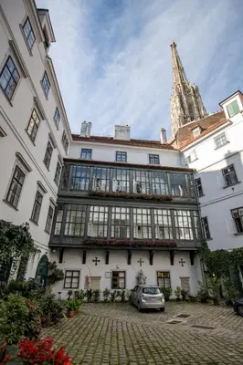 Das Gebäude in dem sich das Hotel befindet