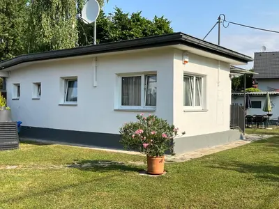 Ein Garten an der Unterkunft Holiday Home Bungalow Leopoldau by Interhome