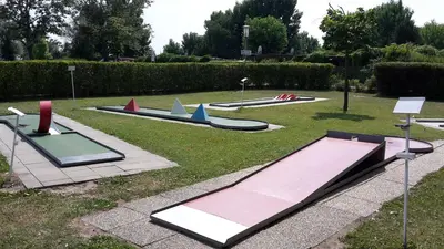 Ein Garten an der Unterkunft Hotel am See Rust