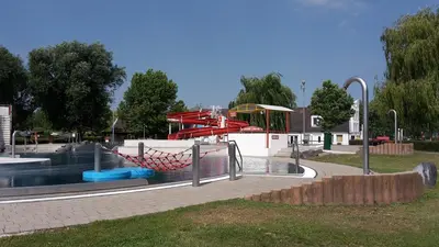 Der Swimmingpool an oder in der Nähe von Hotel am See Rust