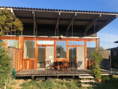 Ein Balkon oder eine Terrasse in der Unterkunft Seevilla Matilda direkt am Ufer
