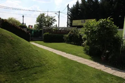 Ein Garten an der Unterkunft AJO Apartments - Alte Donau Lake View Penthouse - Self-Check-in