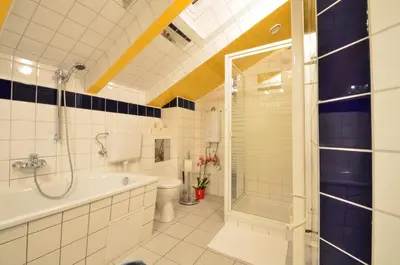 Ein Badezimmer in der Unterkunft AJO Apartments - Alte Donau Lake View Penthouse - Self-Check-in