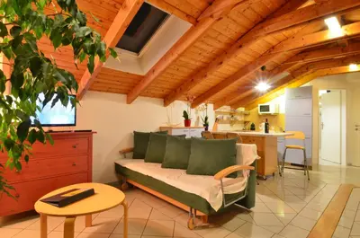 Ein Sitzbereich in der Unterkunft AJO Apartments - Alte Donau Lake View Penthouse - Self-Check-in