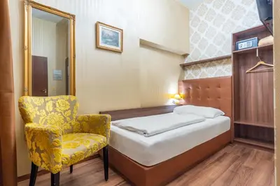 Ein Bett oder Betten in einem Zimmer der Unterkunft Hotel Urania