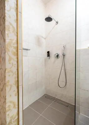 Ein Badezimmer in der Unterkunft Hotel Urania