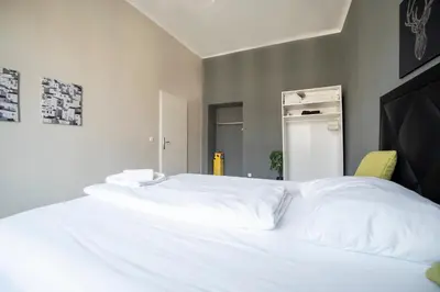 Ein Bett oder Betten in einem Zimmer der Unterkunft Brand new renovated appartment near Augarten