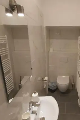 Ein Badezimmer in der Unterkunft Cozy new apartment near Hannovermarkt