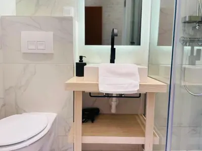 Ein Badezimmer in der Unterkunft ZEUS DESIGN Compact City Aparmtent