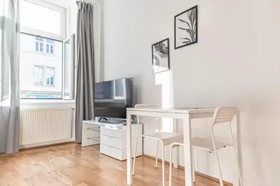 TV/Unterhaltungsangebot in der Unterkunft Lovely 3 private rooms in shared Apt Near Belvedere