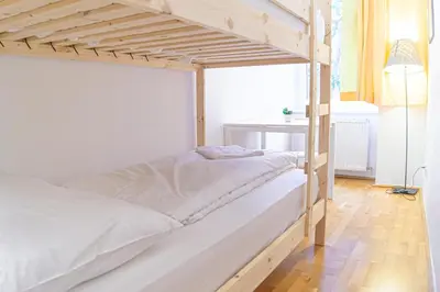 Ein Bett oder Betten in einem Zimmer der Unterkunft Lovely 3 private rooms in shared Apt Near Belvedere