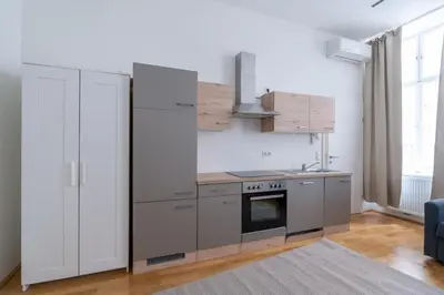 Küche/Küchenzeile in der Unterkunft Stylish studio with air con & free parking