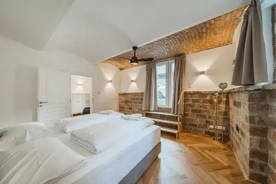 Ein Bett oder Betten in einem Zimmer der Unterkunft easy-flat Severingasse - Stylish 73sqm Apartment near Park and Tram