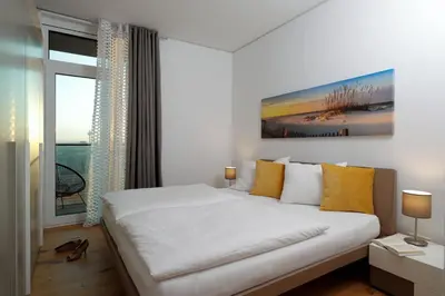 Ein Bett oder Betten in einem Zimmer der Unterkunft Triiiple Suites Level 22 mit Balkon und Tiefgarage
