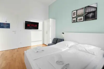 Ein Bett oder Betten in einem Zimmer der Unterkunft Free Parking Vienna Naschmarkt Air Con fast Wifi