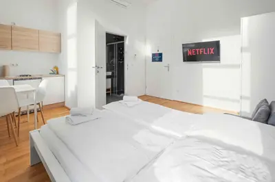 Ein Bett oder Betten in einem Zimmer der Unterkunft Free Parking Vienna Naschmarkt Air Con fast Wifi