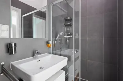 Ein Badezimmer in der Unterkunft 522 Mbit WIFI Self Check In Air Cond