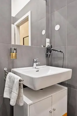 Ein Badezimmer in der Unterkunft 522 Mbits Wifi Air Con Free Parking