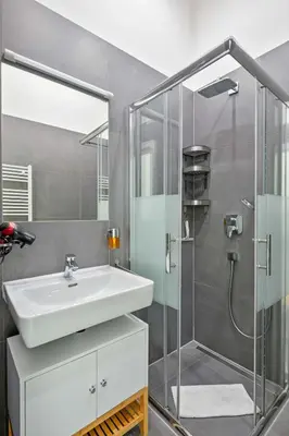 Ein Badezimmer in der Unterkunft 522 Mbit Wifi I Air Conditioning I Free Parking