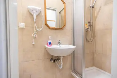 Ein Badezimmer in der Unterkunft Attractive Apartment near Wiener Stadthalle