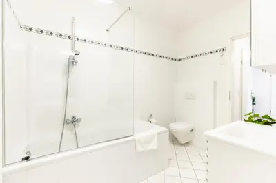 Ein Badezimmer in der Unterkunft Experience Central Vienna from a Stylish and Modern Apartment